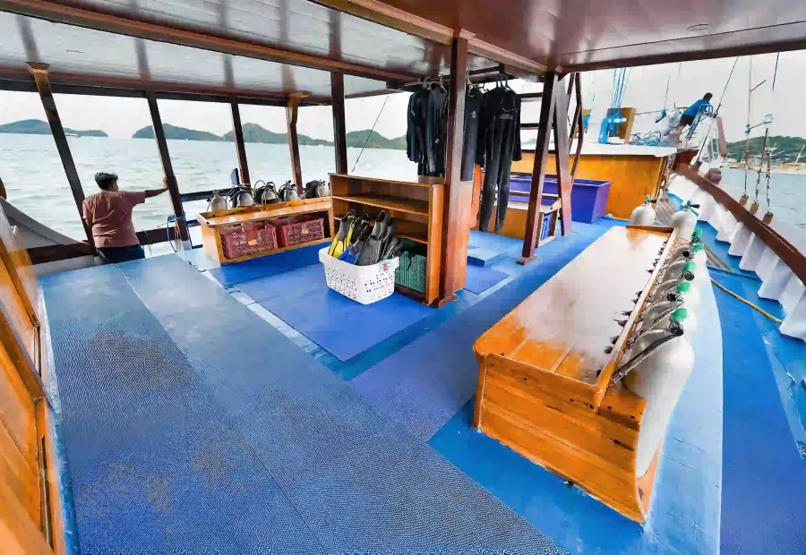 Banda Sea Liveaboard vs. Raja Ampat & Komodo: A 2027 Comparison