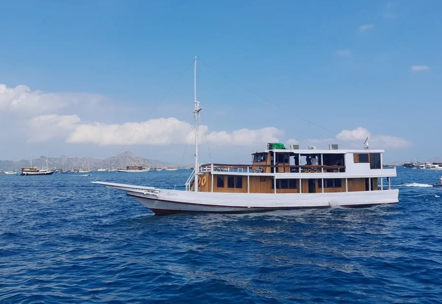 Phinisi or Modern Motor Yacht for Your Bali-Komodo Charter?