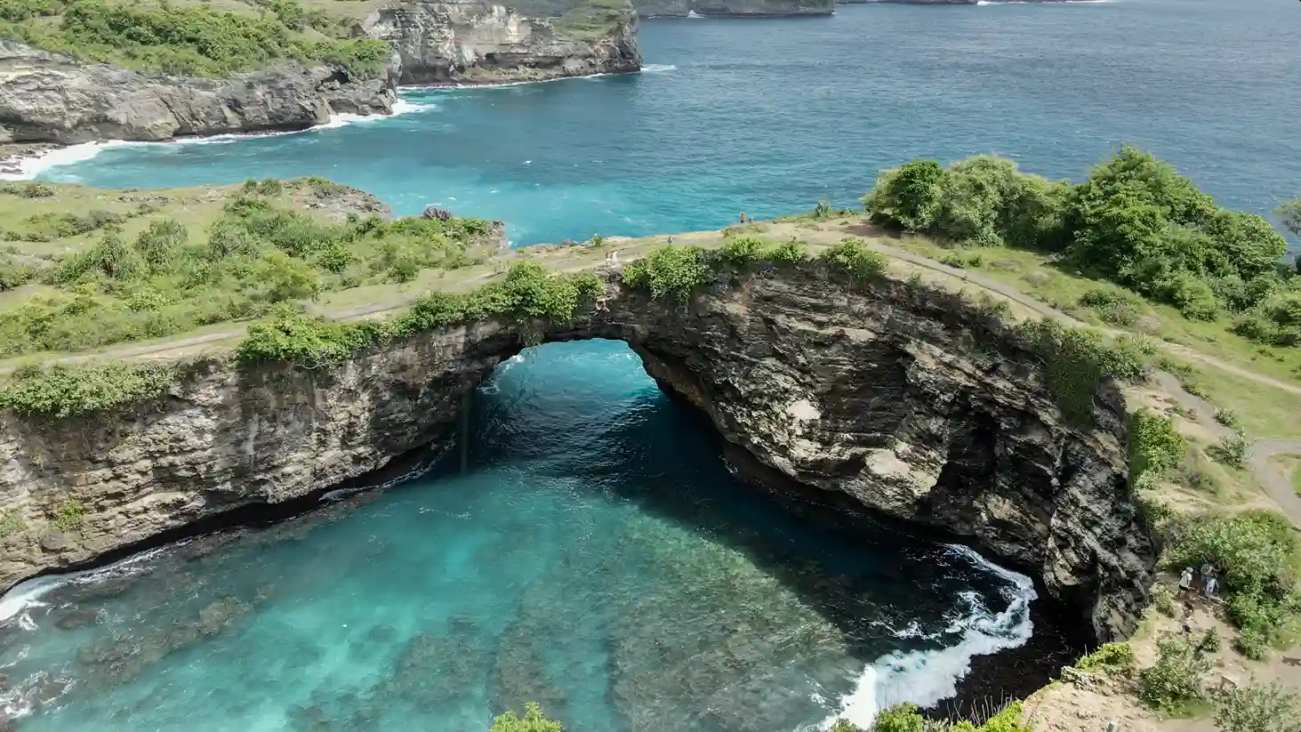 Broken Beach and the cliffs of Nusa Penida