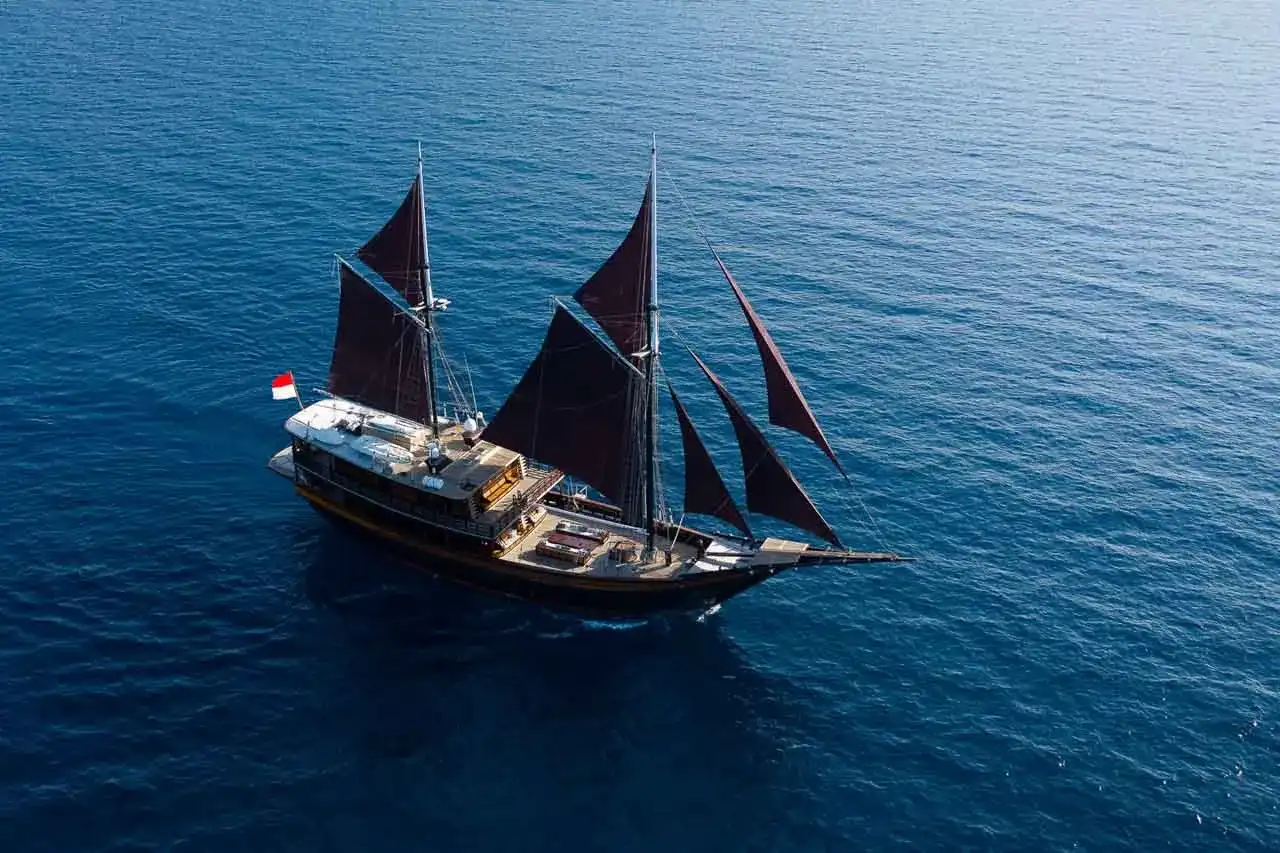 Dunia Baru — Sailing yacht