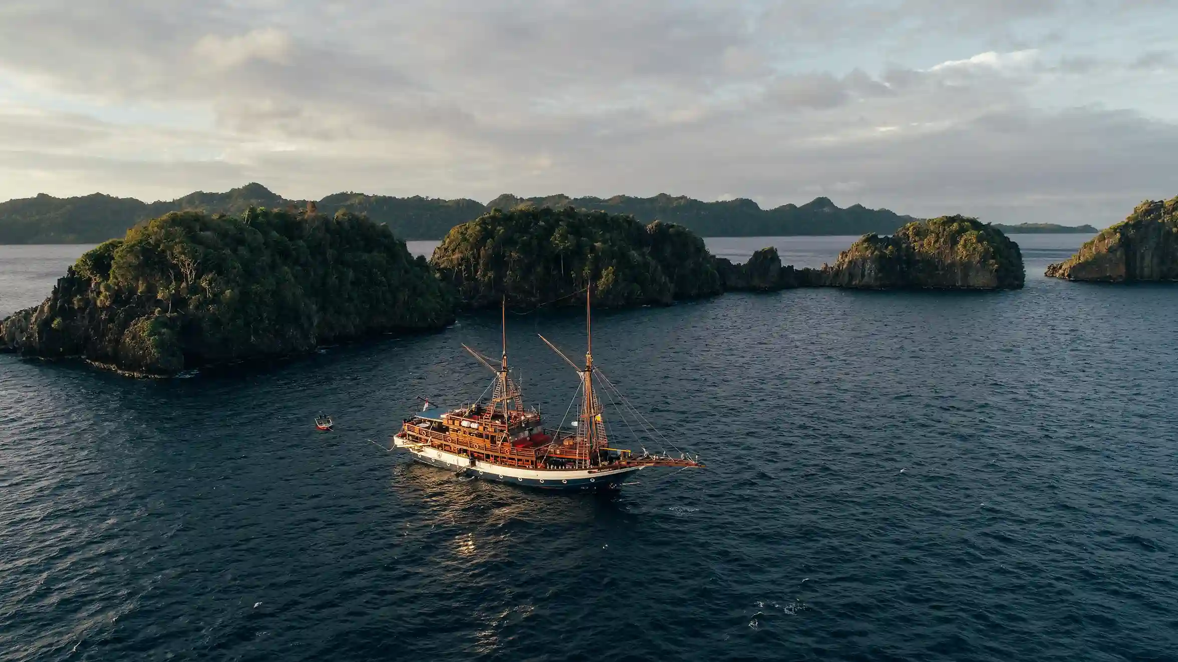 A liveaboard under sail in open water