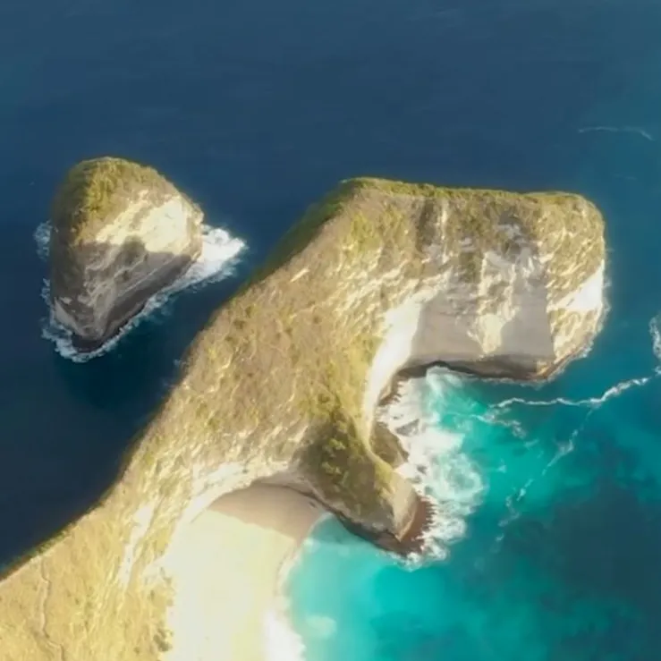 The Nusa island coastline at first light