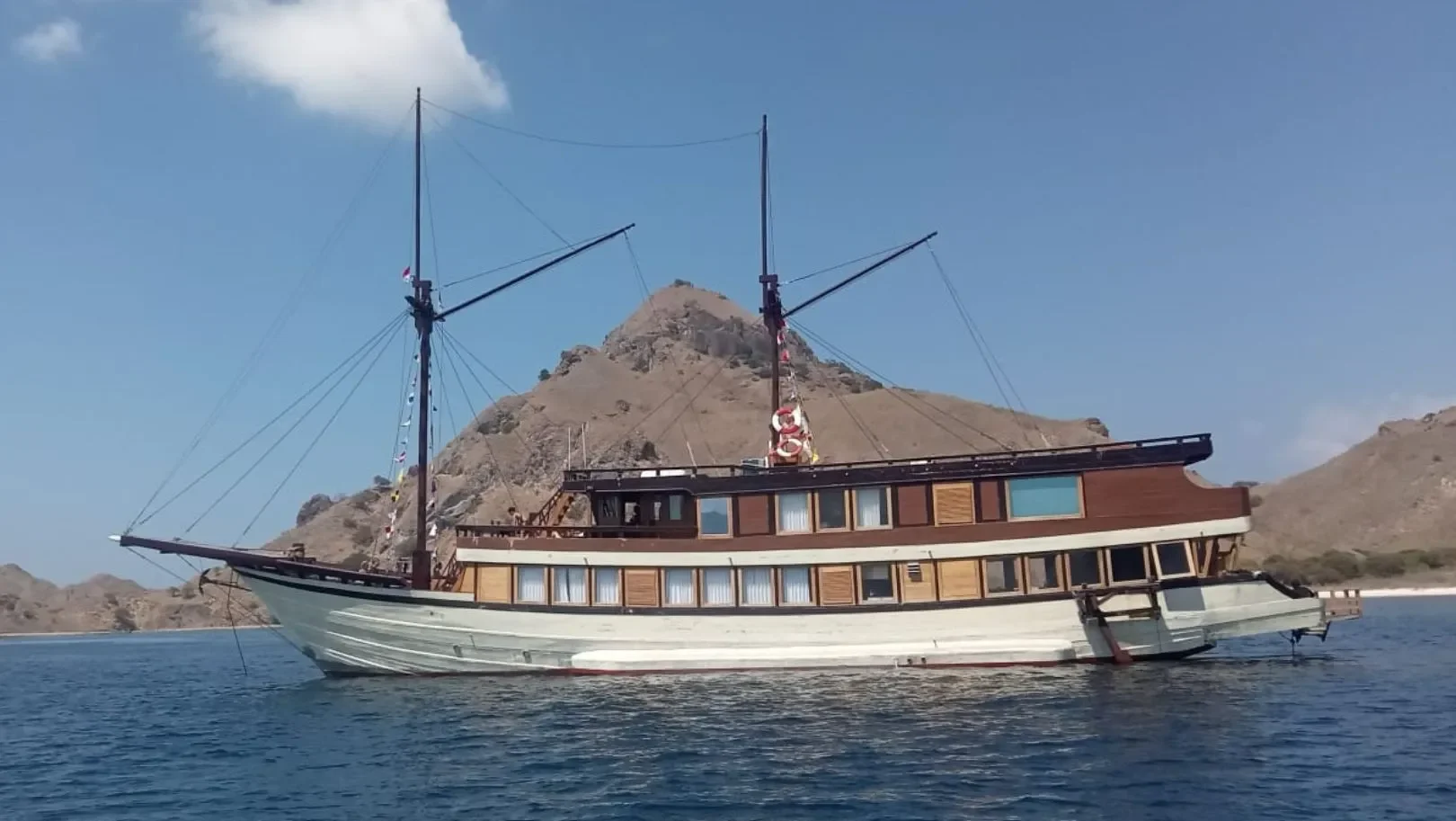 A phinisi under sail