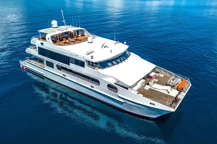 Catamaran — Day / overnight cabins